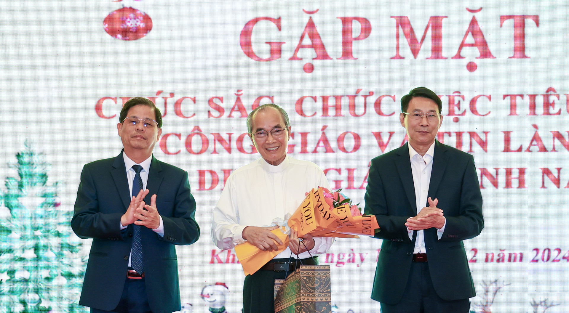 Lãnh đạo tỉnh gặp mặt các chức sắc, chức việc tiêu biểu nhân dịp Lễ Giáng sinh