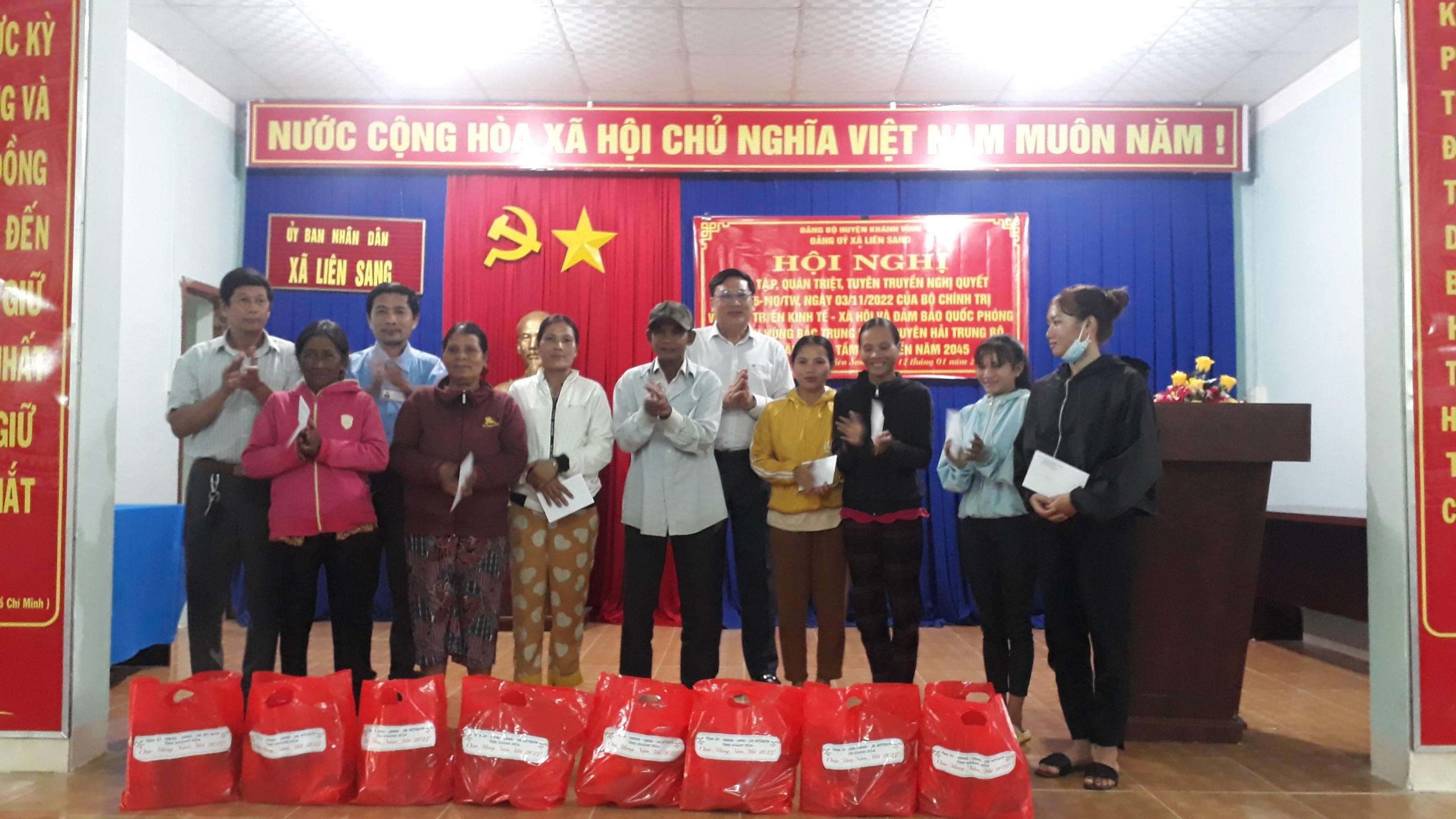 Trưởng ban Tuyên giáo Tỉnh ủy thăm, tặng quà cho hộ gia đình chính sách, hộ nghèo, hộ cận nghèo nhân dịp Tết Nguyên đán Qúy Mão năm 2023