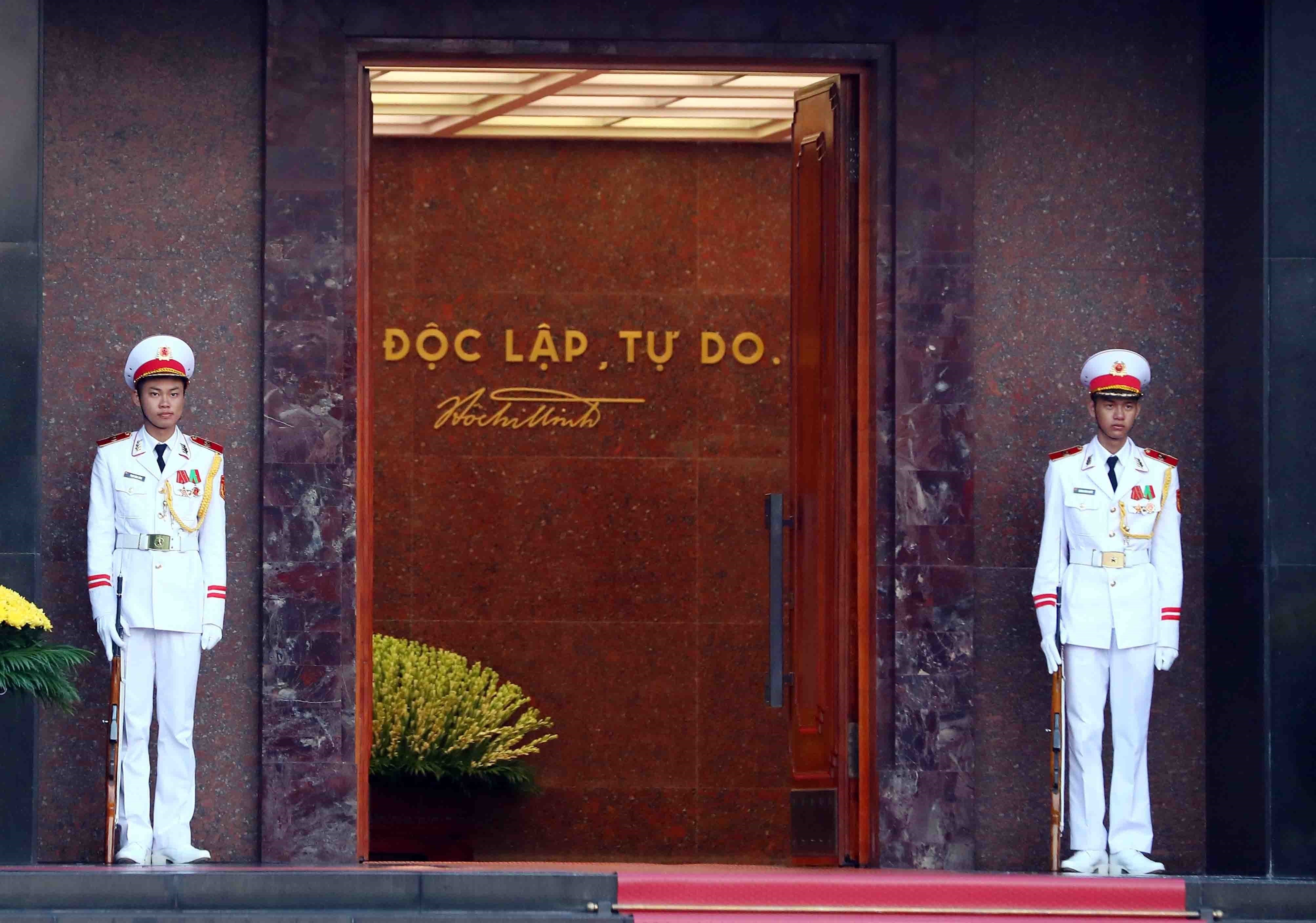 Quan điểm Hồ Chí Minh về điều kiện giữ vững quyền độc lập, tự do của dân tộc và sự vận dụng quan điểm đó trong giai đoạn hiện nay