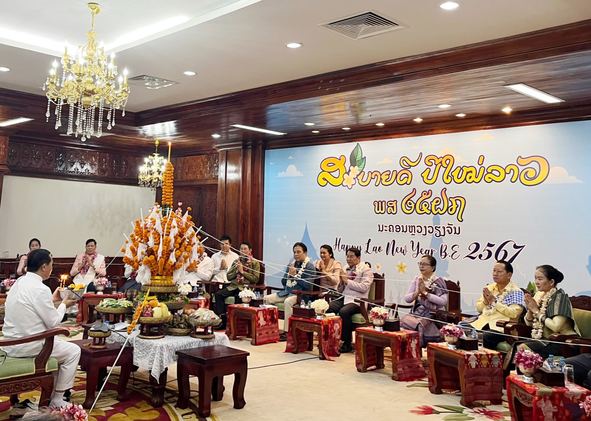 Đoàn đại biểu tỉnh Khánh Hòa tham dự Lễ buộc chỉ cổ tay tại Thủ đô Viêng Chăn, Lào