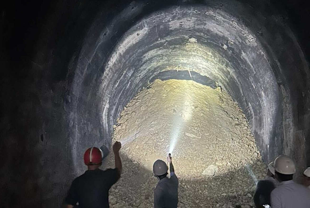 Nỗ lực khắc phục sự cố sạt lở trần hầm đường sắt Đèo Cả