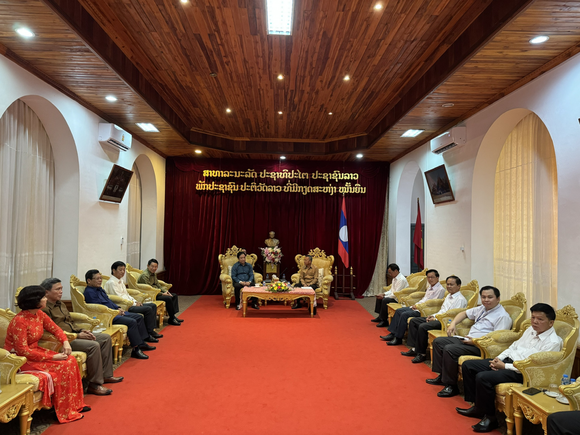 Đoàn đại biểu tỉnh Khánh Hòa chào xã giao lãnh đạo tỉnh Luang Prabang và Tổng lãnh sự Việt Nam tại Luang Prabang