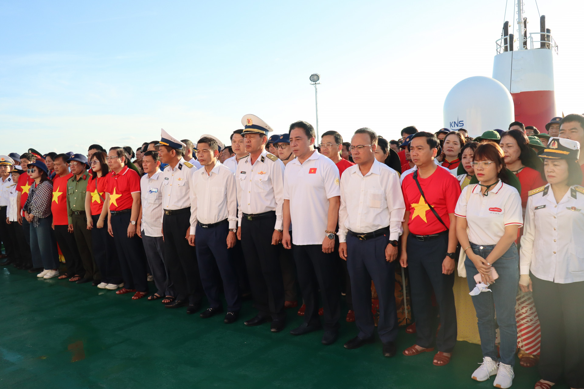 Tưởng niệm cán bộ, chiến sĩ hy sinh vì sự nghiệp bảo vệ chủ quyền biển đảo