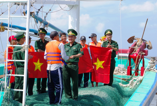 Vận dụng tư tưởng Hồ Chí Minh về “nước lấy dân làm gốc” trong xây dựng nền quốc phòng toàn dân