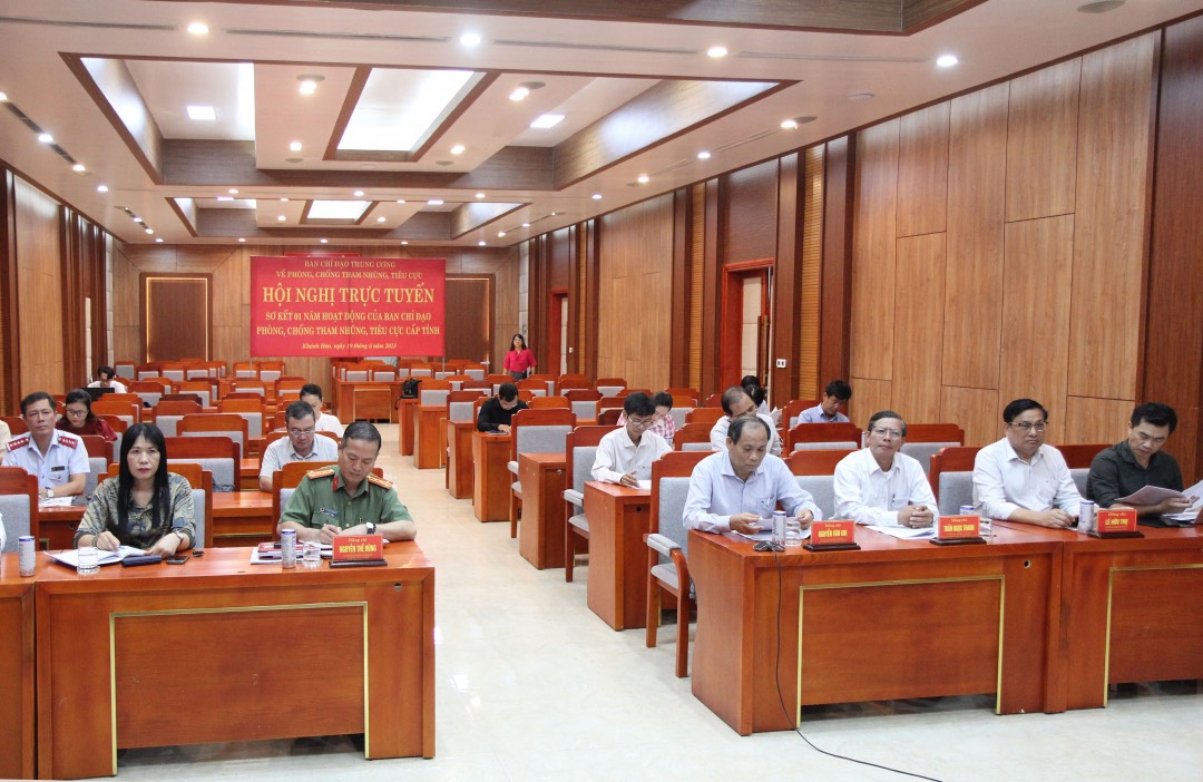 Đấu tranh với quan điểm sai trái, thù địch về công tác phòng, chống tham nhũng, tiêu cực 