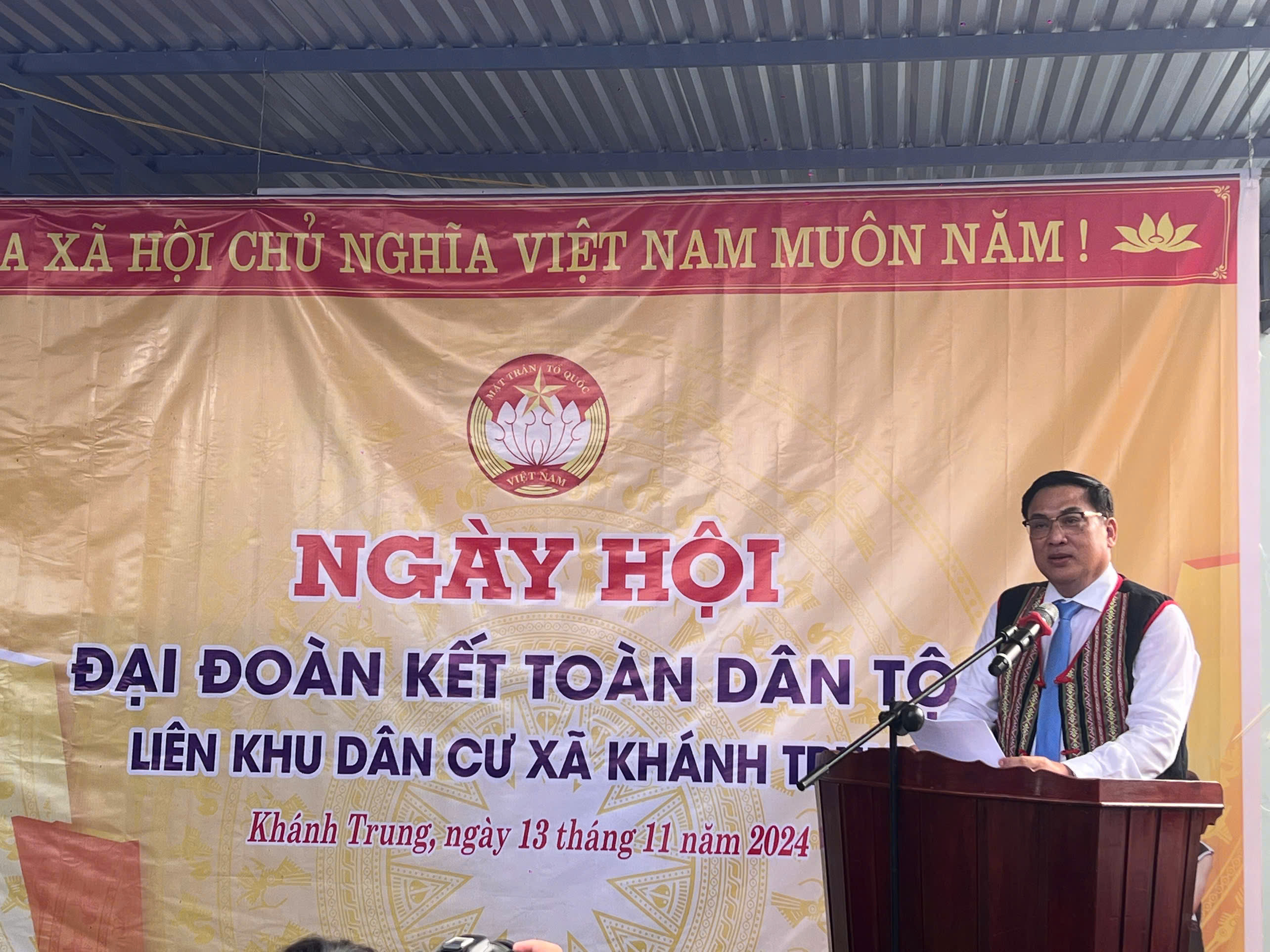 Trưởng ban Tuyên giáo Tỉnh ủy Lê Hữu Thọ dự “Ngày hội Đại đoàn kết toàn dân tộc ở Khu dân cư” tại xã Khánh Trung, huyện Khánh Vĩnh