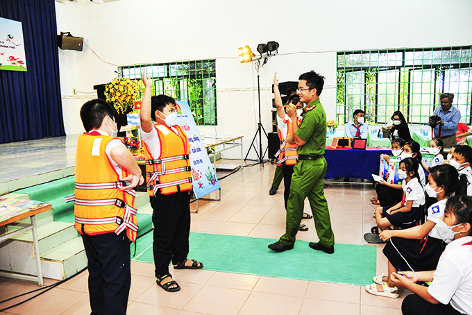 Chăm lo tốt cho thiếu niên, nhi đồng