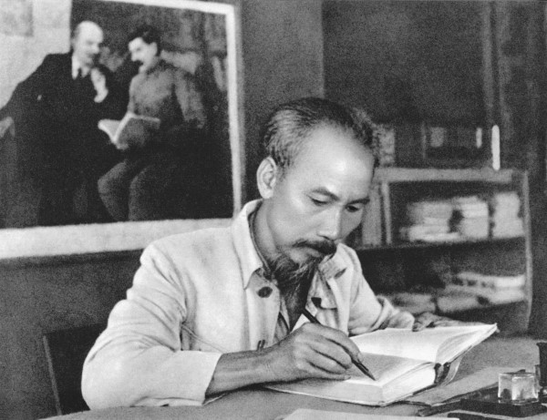 Bồi dưỡng, nâng cao năng lực, phẩm chất cho đội ngũ cán bộ tuyên giáo, nhà báo ở Việt Nam hiện nay