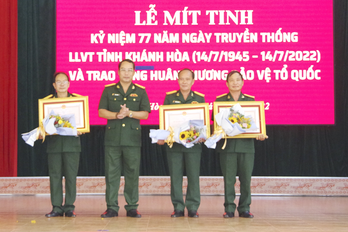 Mít tinh kỷ niệm 77 năm Ngày truyền thống lực lượng vũ trang tỉnh