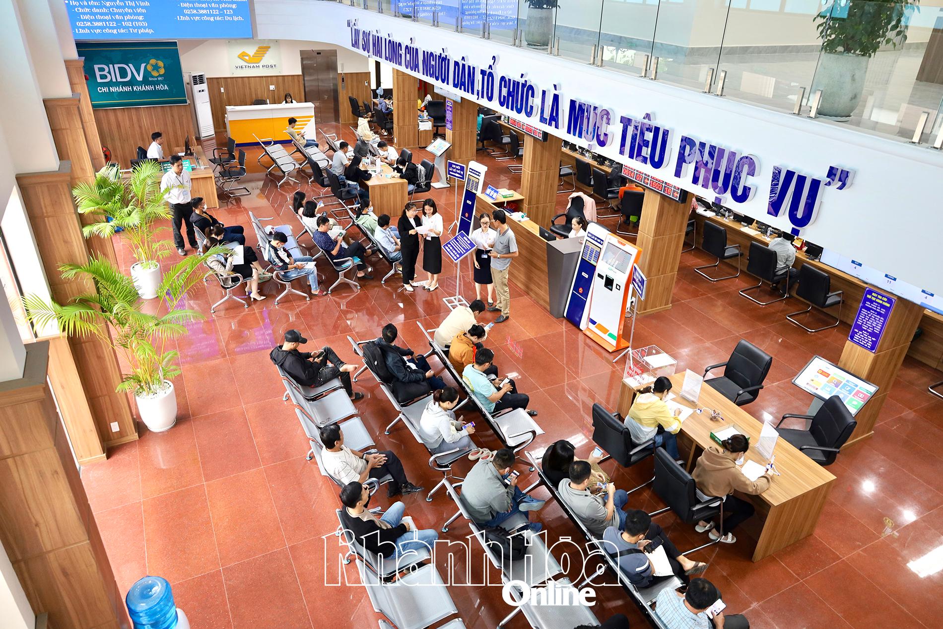 Công tác cải cách hành chính trên địa bàn tỉnh Khánh Hòa:  Nền tảng vững chắc để phát triển chính quyền số