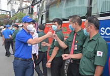 Xuất quân đón 500 người dân Khánh Hòa trở về từ các tỉnh, thành phố phía Nam