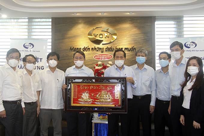 Lãnh đạo tỉnh Khánh Hòa thăm, chúc mừng các doanh nghiệp nhân Ngày Doanh nhân Việt Nam