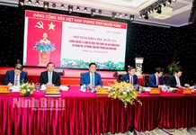 Xử lý hiệu quả mối quan hệ giữa xây dựng Đảng về chính trị, tư tưởng, đạo đức trong giai đoạn mới