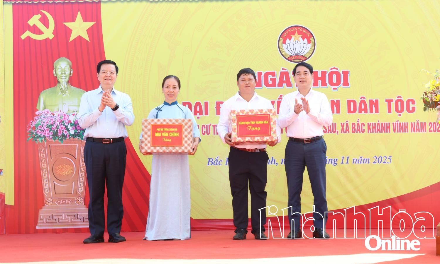 Phó Thủ tướng Chính phủ Mai Văn Chính dự Ngày hội Đại đoàn kết toàn dân tộc tại xã Bắc Khánh Vĩnh