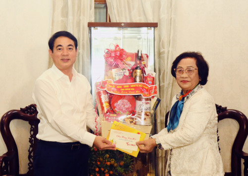 Bí thư Tỉnh ủy Nghiêm Xuân Thành thăm gia đình các cán bộ nguyên lãnh đạo tỉnh qua các thời kỳ
