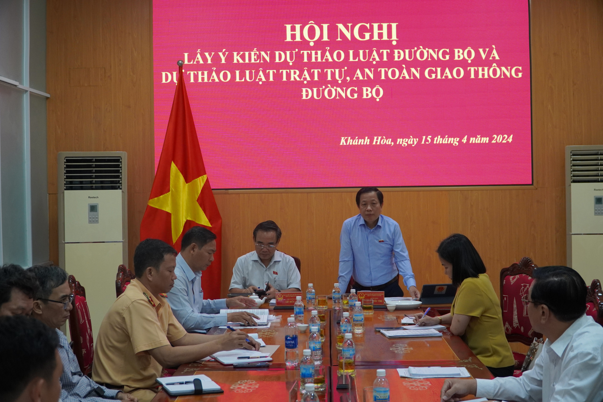 Hội nghị lấy ý kiến Dự thảo Luật Đường bộ và Dự thảo Luật Trật tự, an toàn giao thông đường bộ