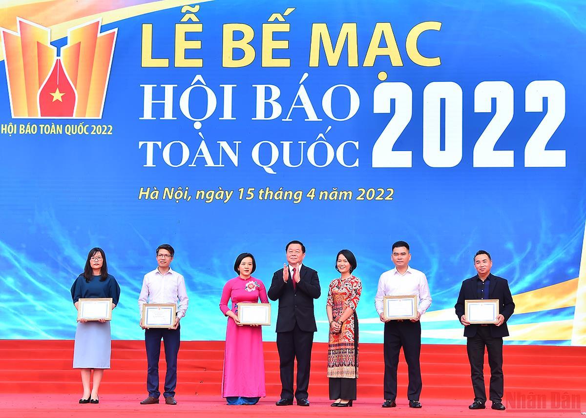 Lễ bế mạc Hội Báo toàn quốc 2022: Tôn vinh những tập thể, đơn vị xuất sắc
