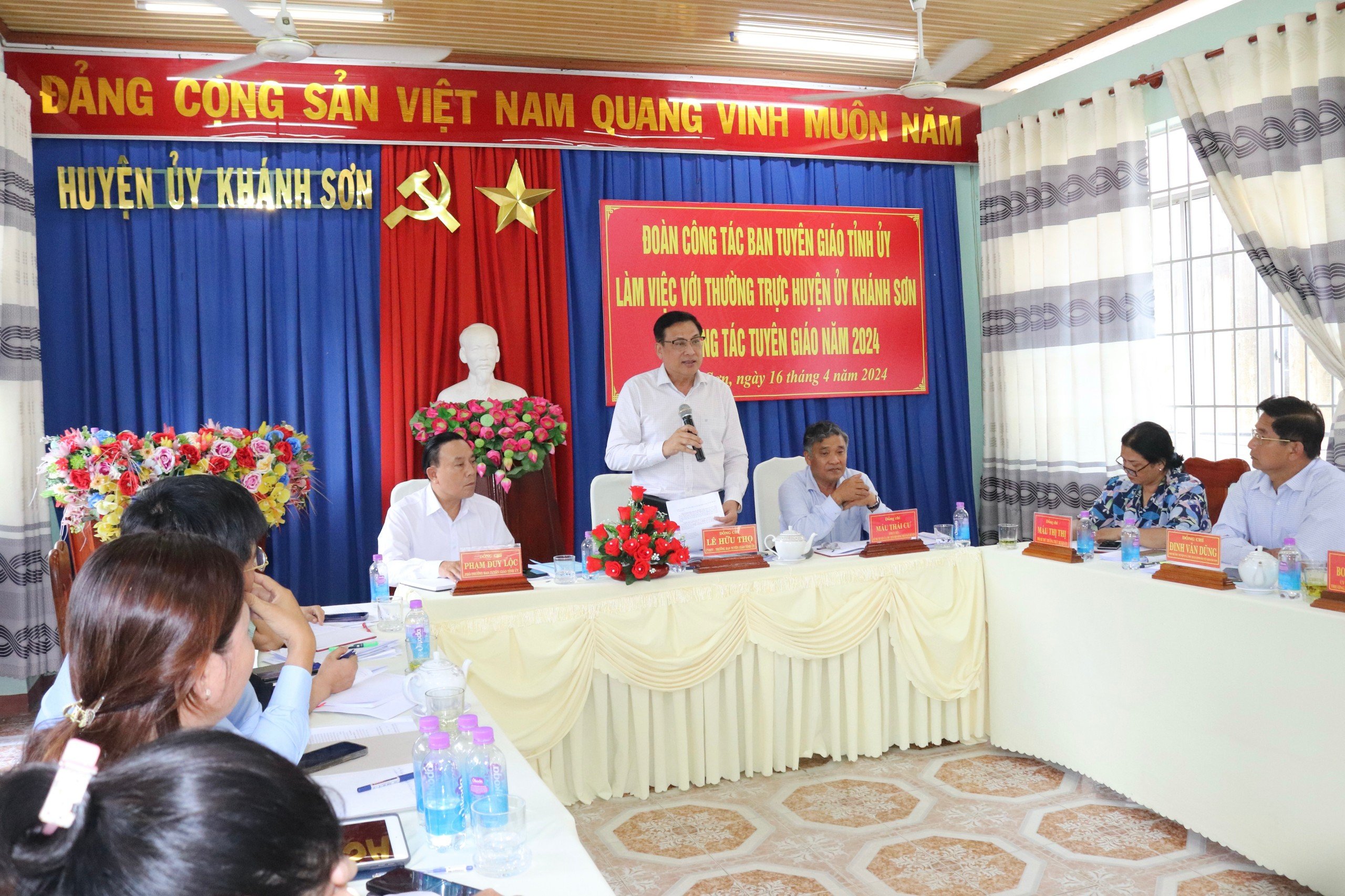 Ban Tuyên giáo Tỉnh ủy làm việc với Thường trực Huyện ủy Khánh Sơn về công tác tuyên giáo