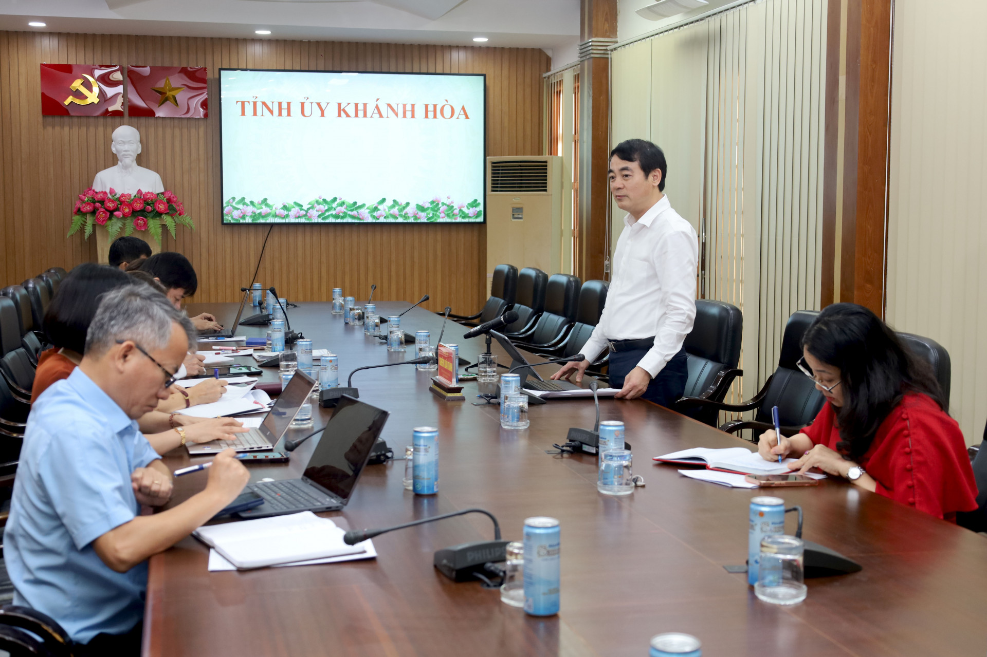 Bí thư Tỉnh ủy Nghiêm Xuân Thành yêu cầu nghiên cứu chuẩn hóa định mức thời gian đối với từng công việc chuyên ngành