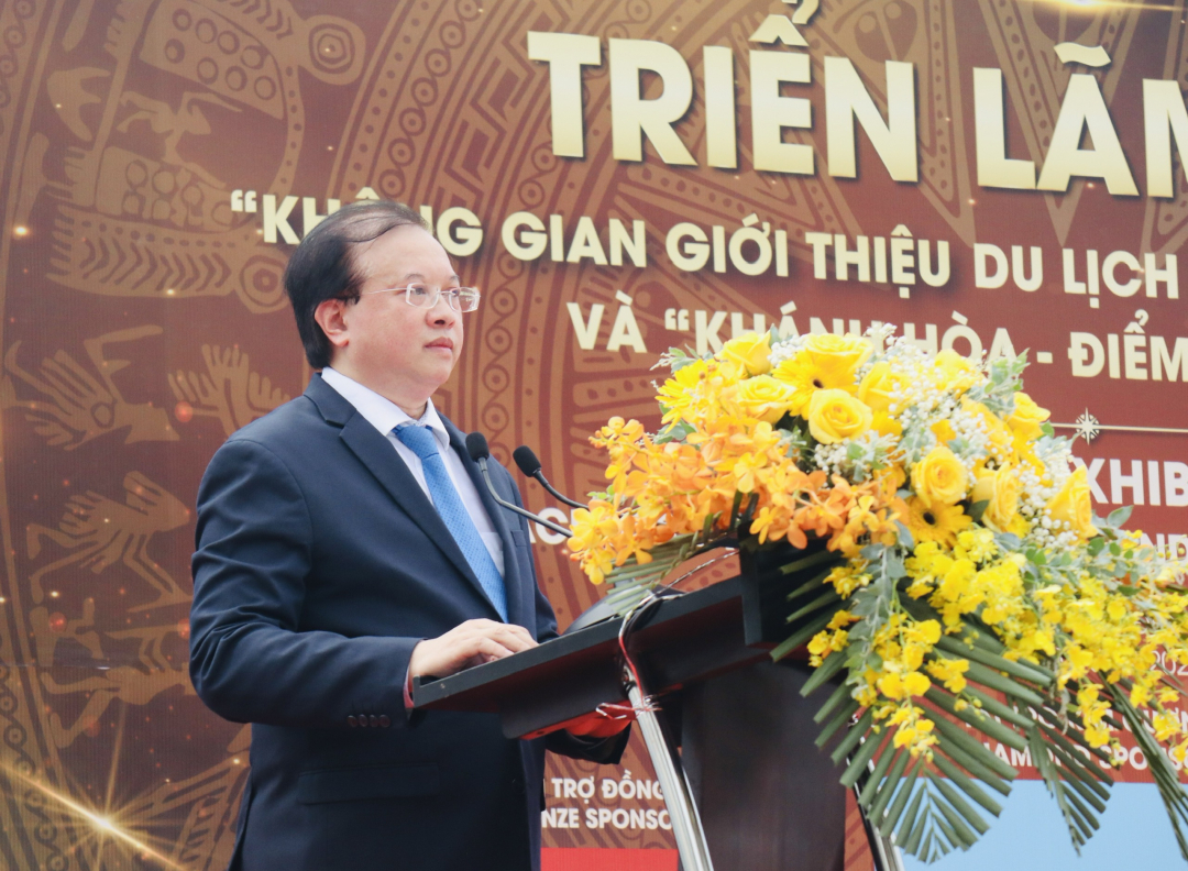 Khai mạc Triển lãm ảnh “Không gian giới thiệu du lịch qua những thước phim” và “Khánh Hòa - Điểm đến của bạn”