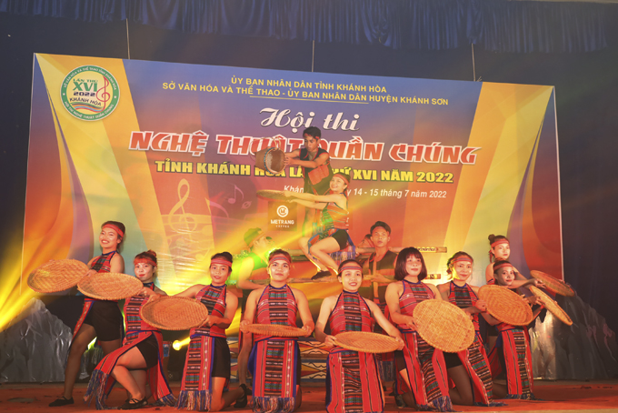 Sắc màu nghệ thuật quần chúng