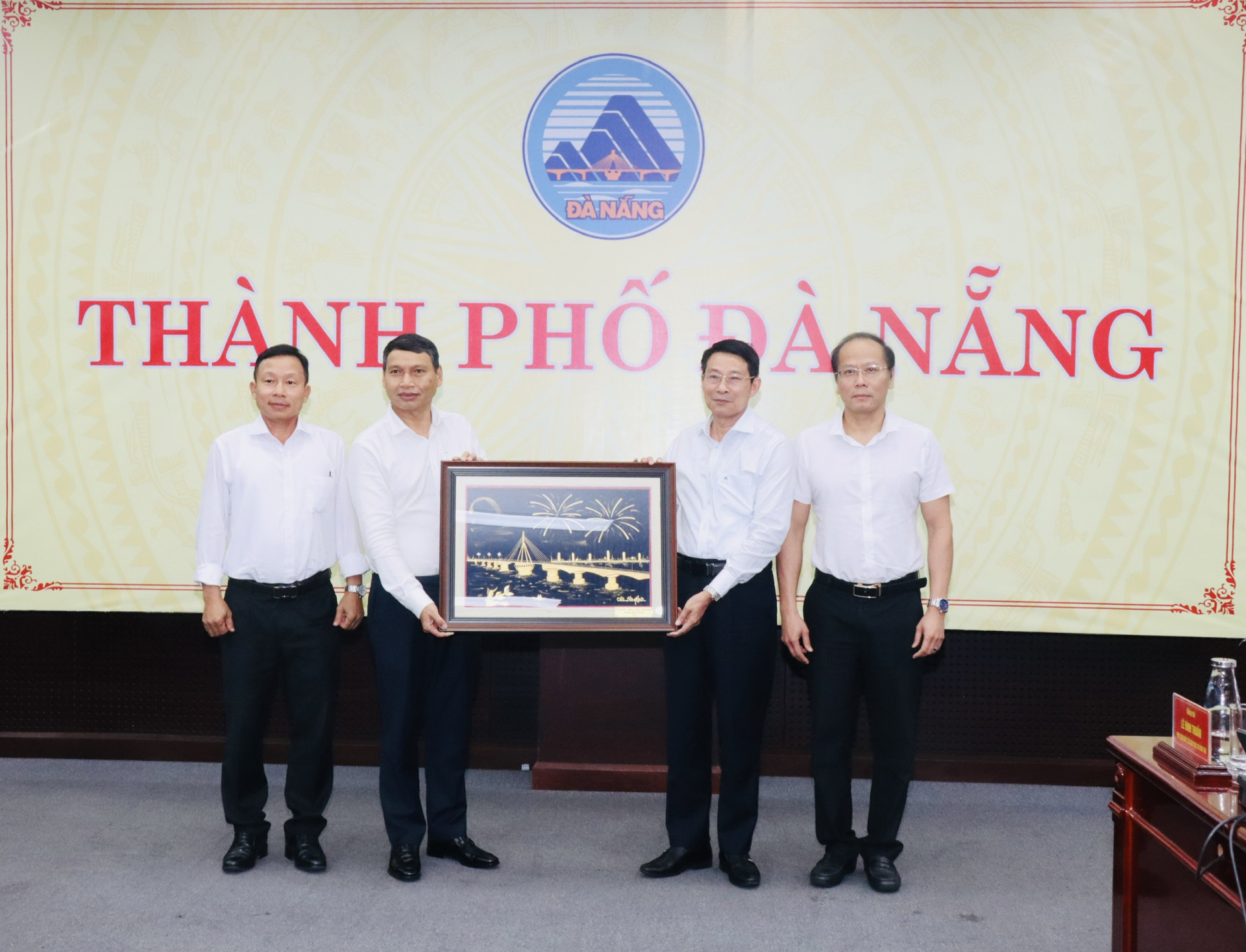 Đoàn công tác của tỉnh Khánh Hòa thăm và làm việc với TP. Đà Nẵng về kinh nghiệm xây dựng đô thị trực thuộc Trung ương và chuyển đổi số