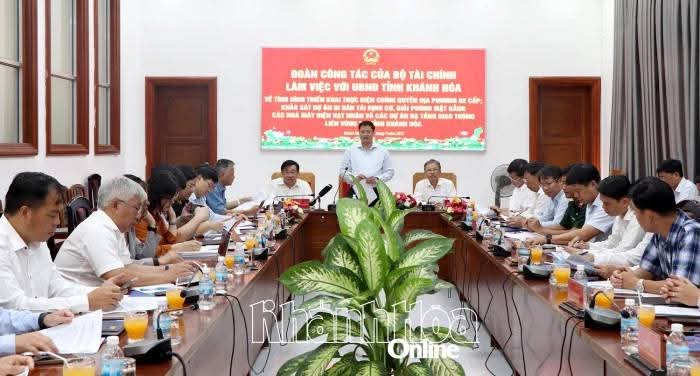 Đoàn công tác của Bộ Tài chính làm việc với UBND tỉnh Khánh Hòa về một số nội dung quan trọng