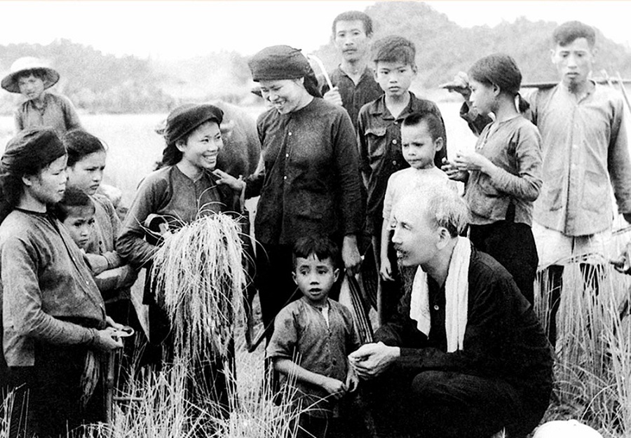 Xây dựng phong cách làm việc dân chủ cho đội ngũ cán bộ theo tư tưởng Hồ Chí Minh 