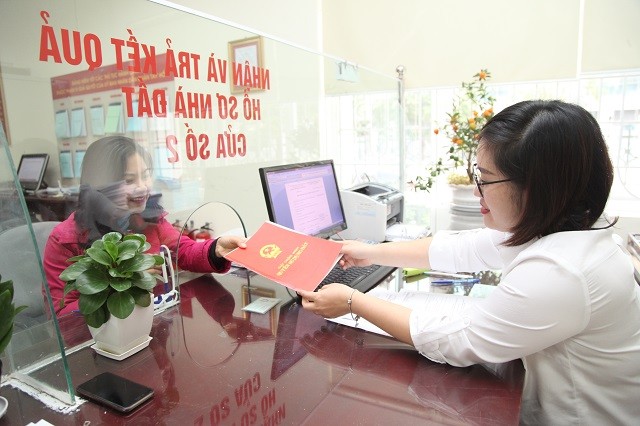 Một số rào cản khi xây dựng văn hóa công vụ của đội ngũ cán bộ, công chức cấp cơ sở tại Việt Nam*
