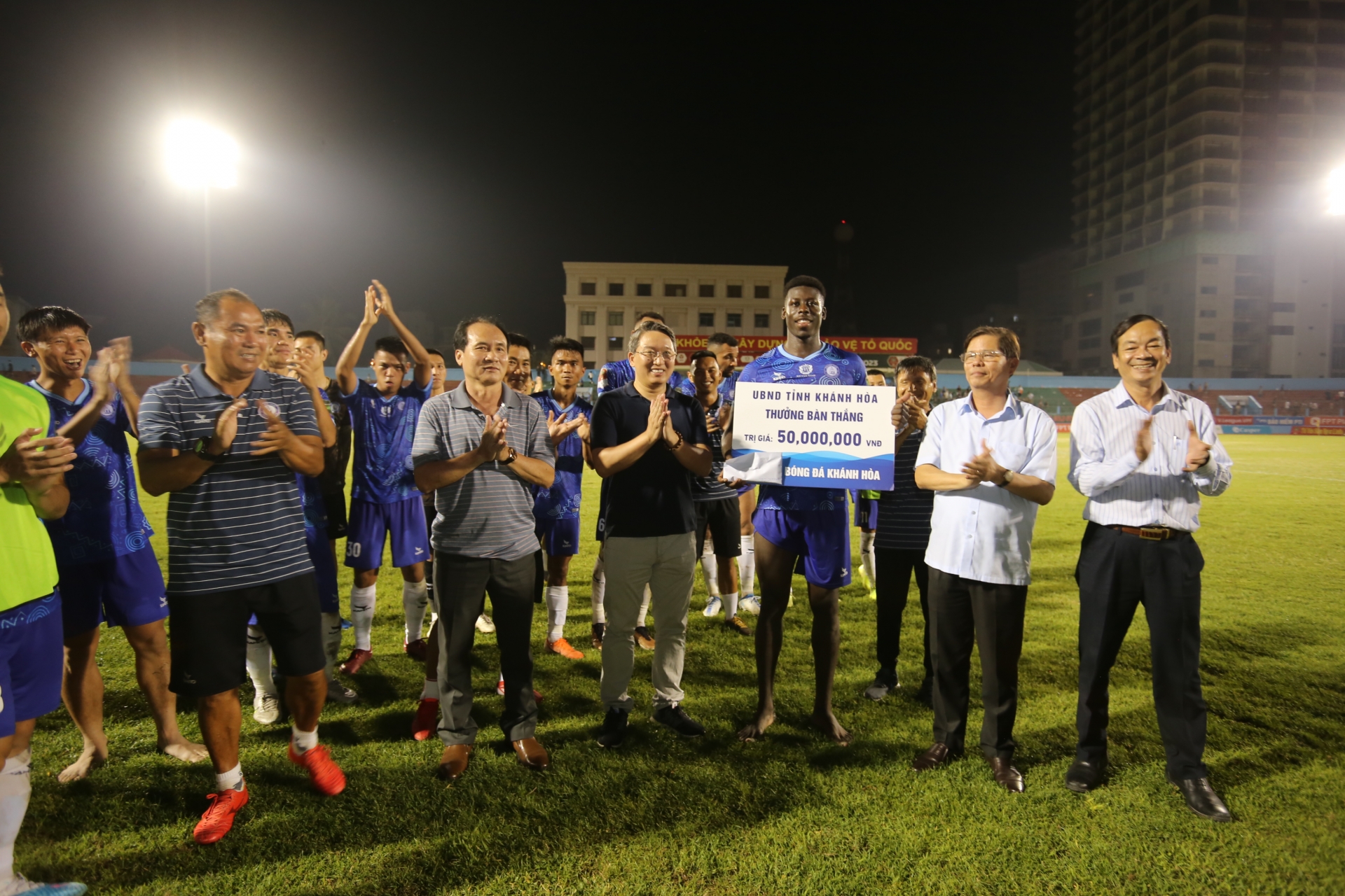 Vòng 7, V. League 1 Night Wolf 2023: Khánh Hòa FC giành trận thắng đầu tiên sân nhà.