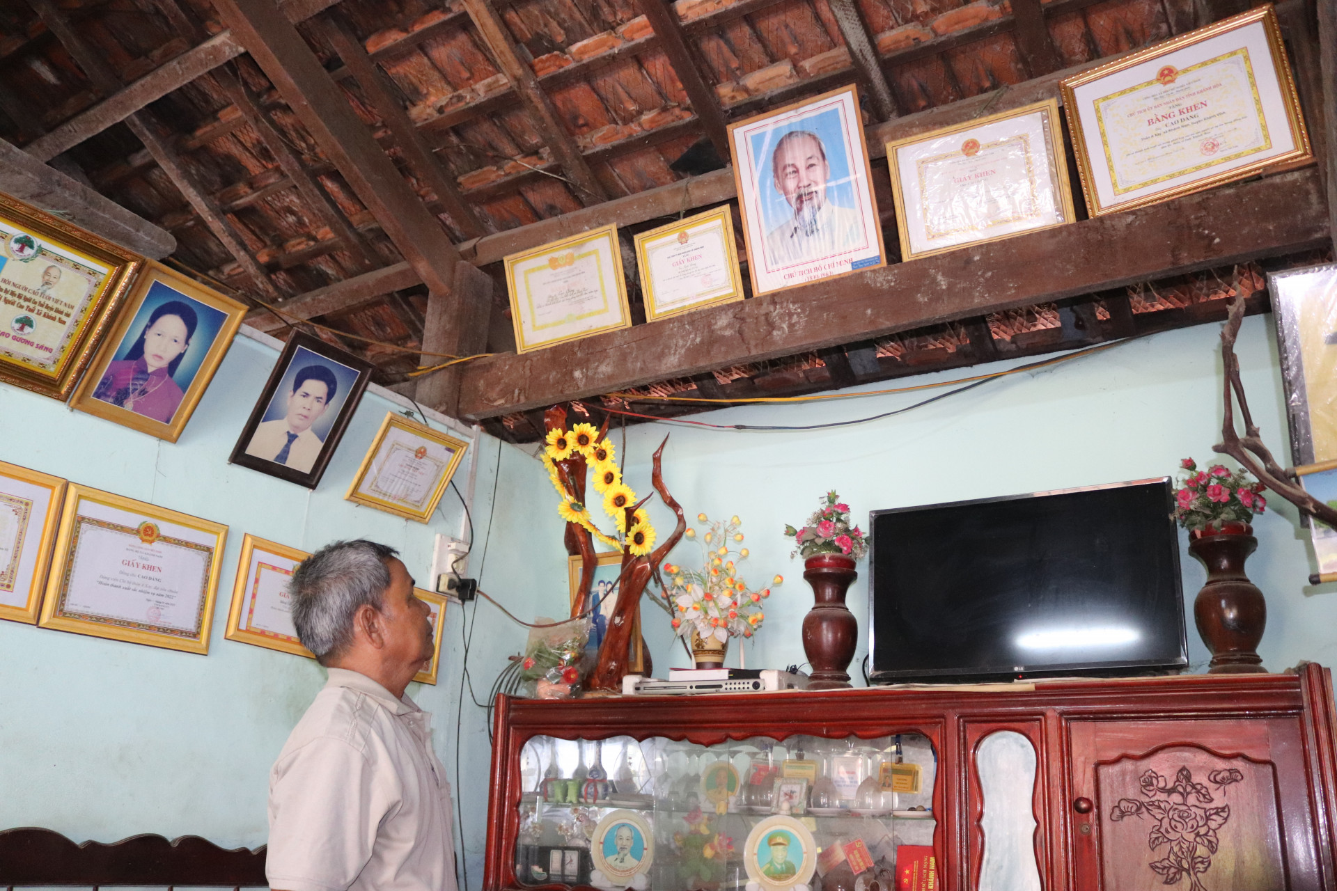 Tháng 5, về thôn Bác Hồ 