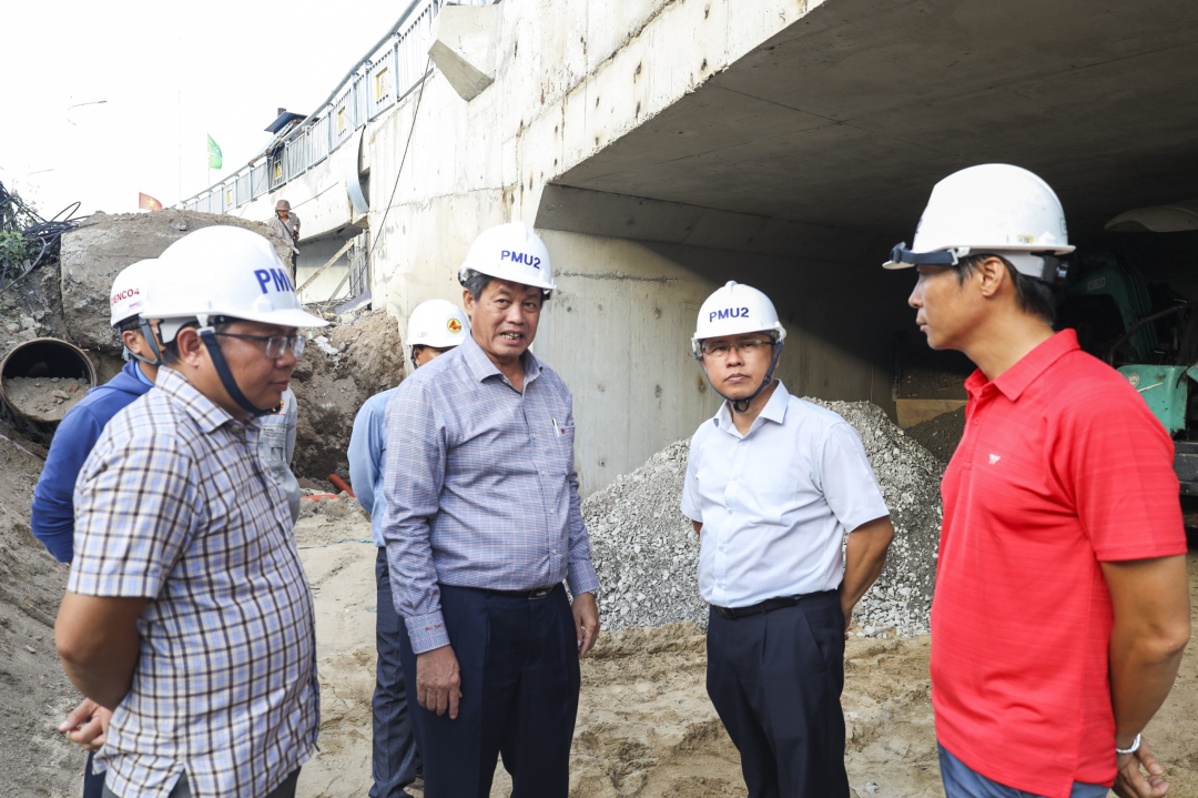 Khẩn trương hoàn thiện để đưa cầu Xóm Bóng vào khai thác
