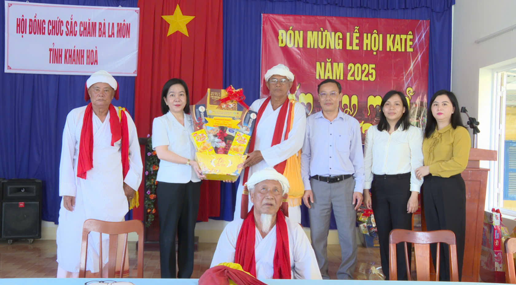 Lãnh đạo Ban Tuyên giáo và Dân vận Tỉnh ủy thăm, chúc mừng Lễ hội Katê năm 2025