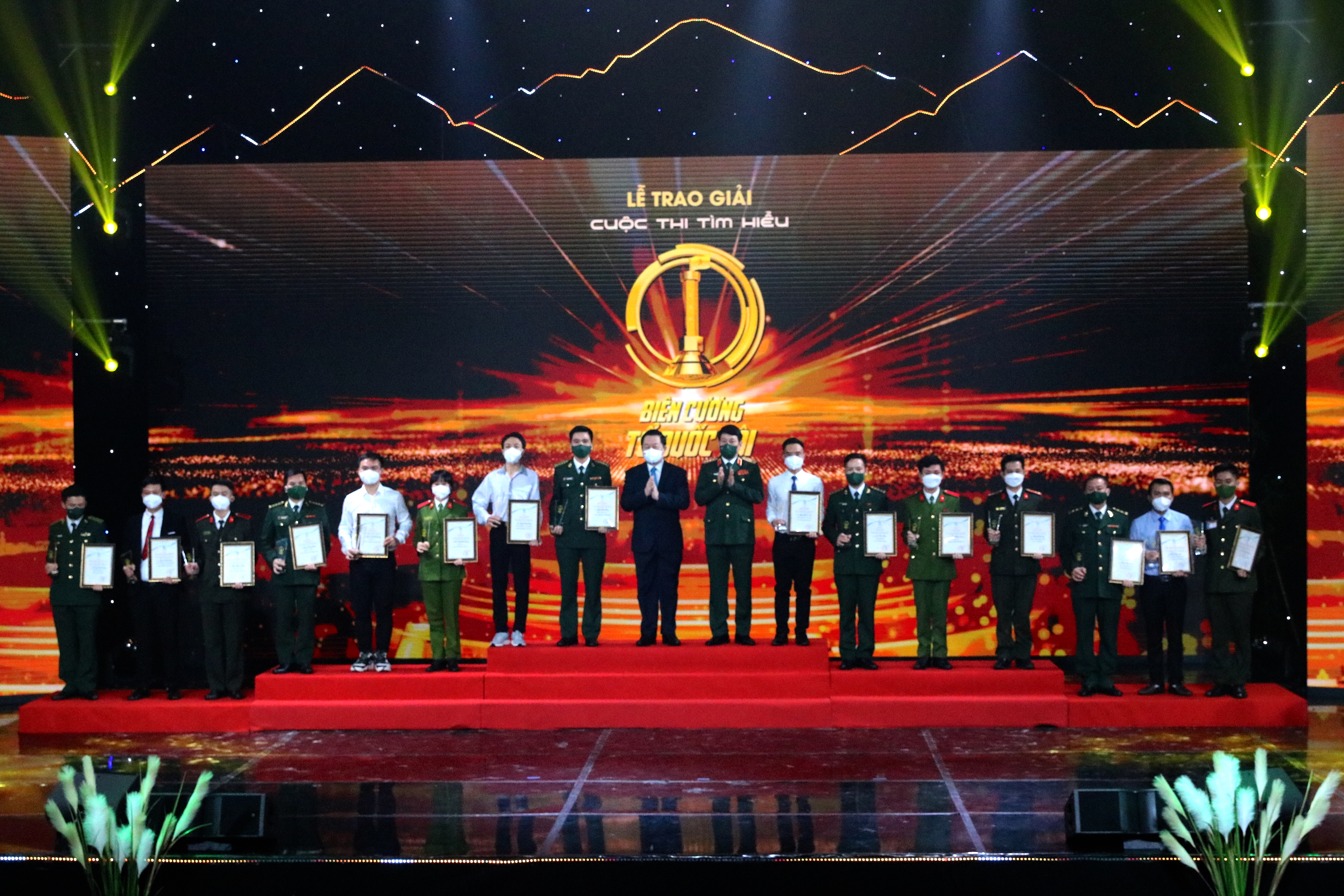 Khơi dậy lòng yêu nước, nâng cao ý thức trách nhiệm trong xây dựng và bảo vệ Tổ quốc