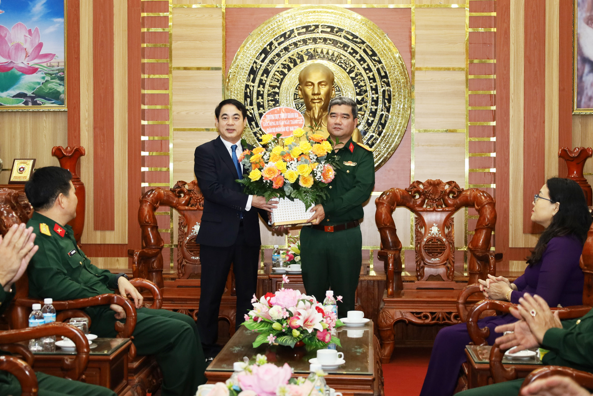 Bí thư Tỉnh ủy Nghiêm Xuân Thành thăm, chúc mừng Bộ Chỉ huy Quân sự tỉnh