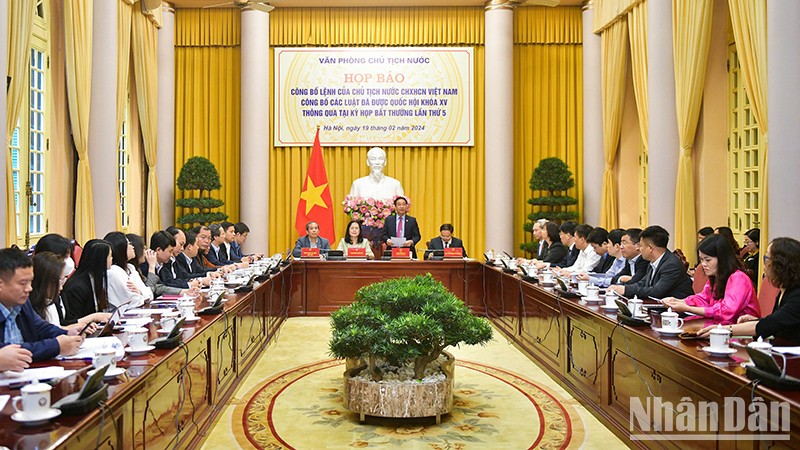  Công bố Lệnh của Chủ tịch nước về Luật Đất đai (sửa đổi) và Luật Các tổ chức tín dụng (sửa đổi) 