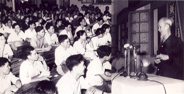 Đôi điều suy nghĩ về vấn đề tự nghiên cứu, bồi dưỡng cập nhật kiến thức  lý luận chính trị cho cán bộ, đảng viên trên Internet hiện nay