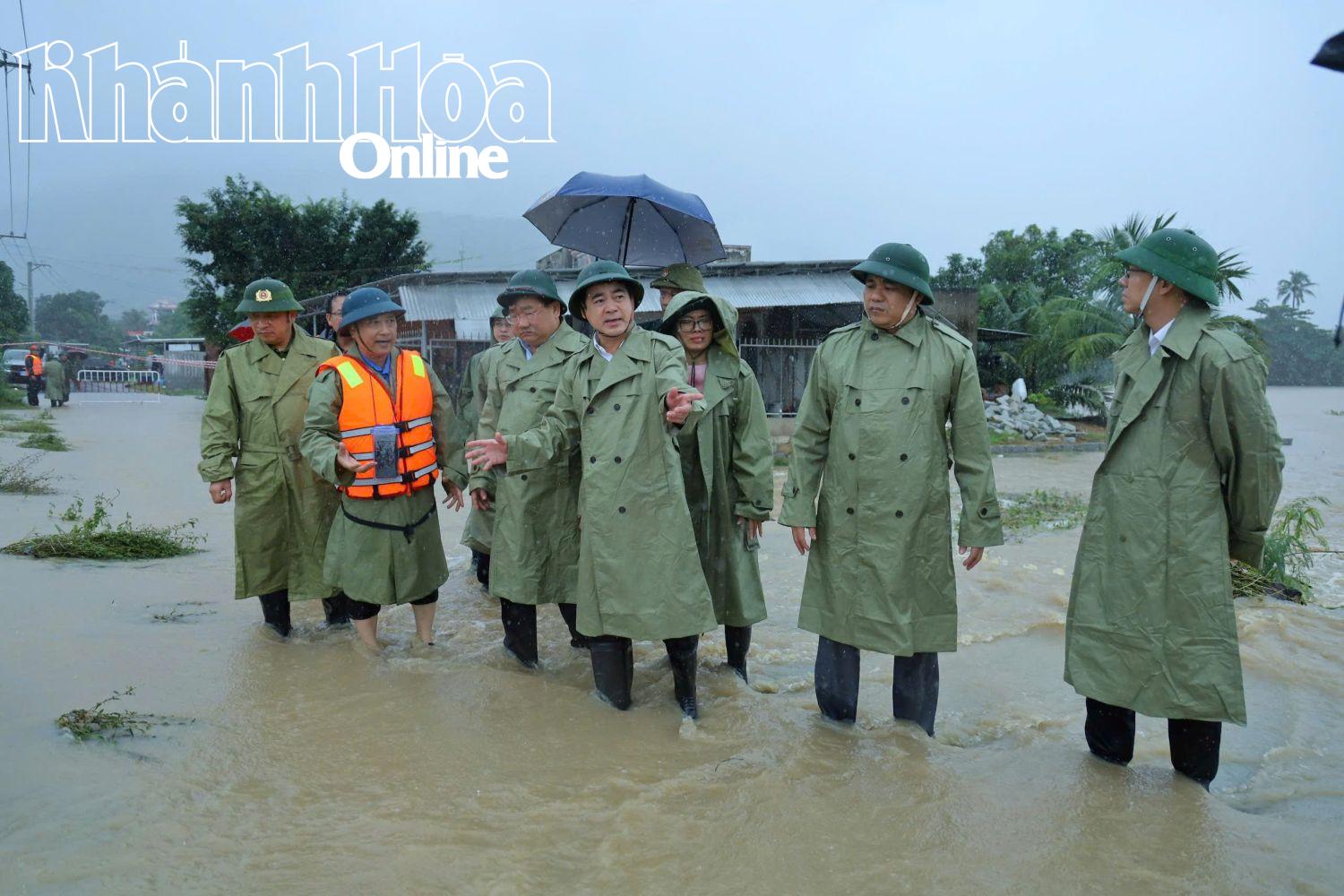 Bí thư Tỉnh ủy Nghiêm Xuân Thành kiểm tra, chỉ đạo khắc phục hậu quả mưa lũ