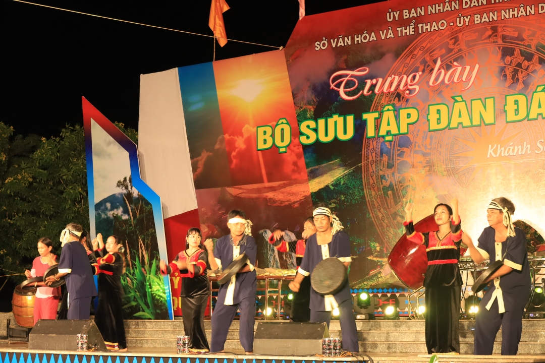 Phát triển phong trào nghệ thuật quần chúng