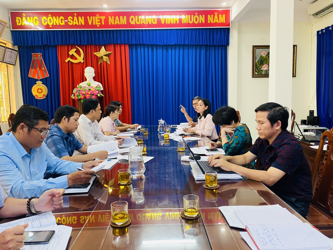 Tăng cường biểu dương, khen thưởng, tuyên truyền, nhân rộng những gương điển hình tiên tiến trong học tập và làm theo Bác