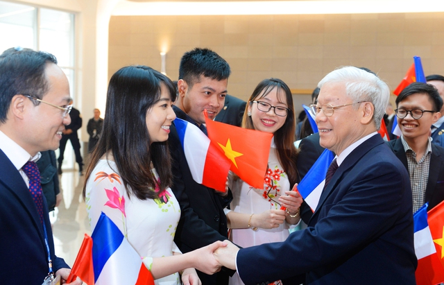 Vận dụng tư tưởng Hồ Chí Minh vào xây dựng và phát triển đội ngũ trí thức trẻ ở Việt Nam đáp ứng yêu cầu Cách mạng công nghiệp 4.0