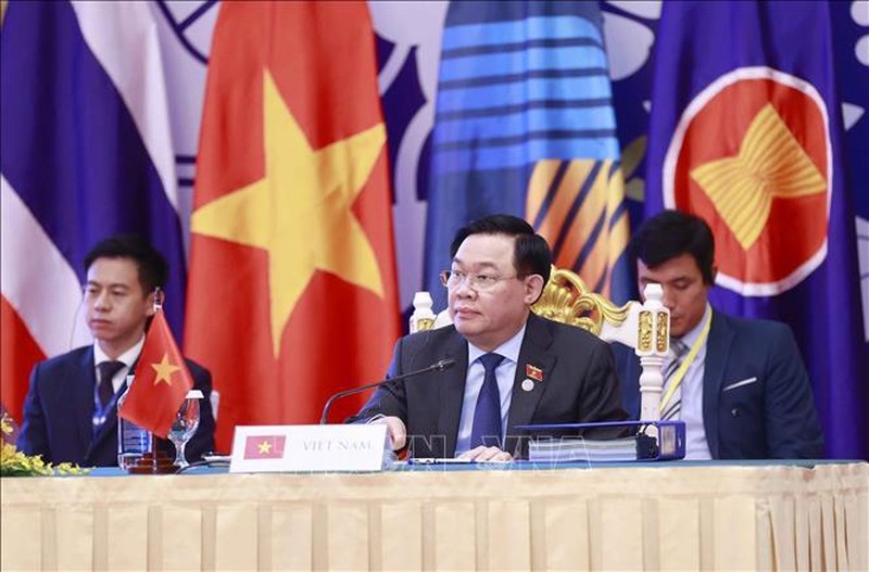  Chung tay cùng Chính phủ các nước ASEAN đối phó với các khó khăn, thách thức 