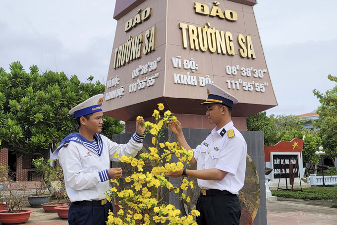 Xuân về trên đảo Trường Sa