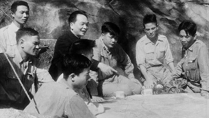  Đại tướng, Tổng Tư lệnh Võ Nguyên Giáp trong chiến dịch Điện Biên Phủ 