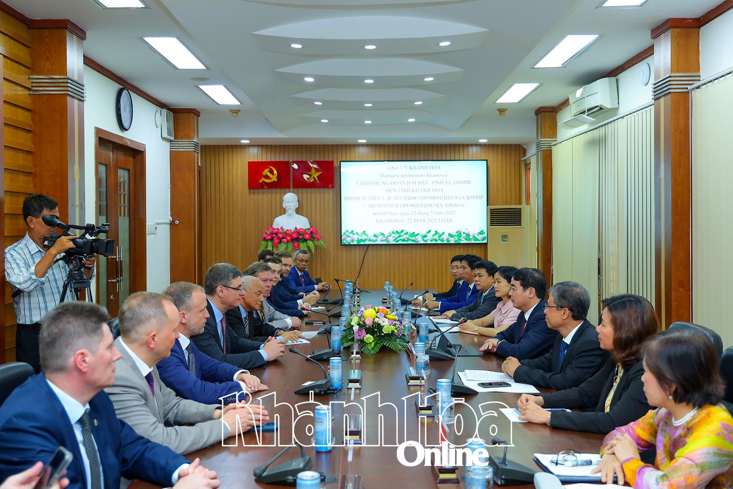 Bí thư Tỉnh ủy Nghiêm Xuân Thành tiếp Thống đốc tỉnh Vladimir (Liên bang Nga)