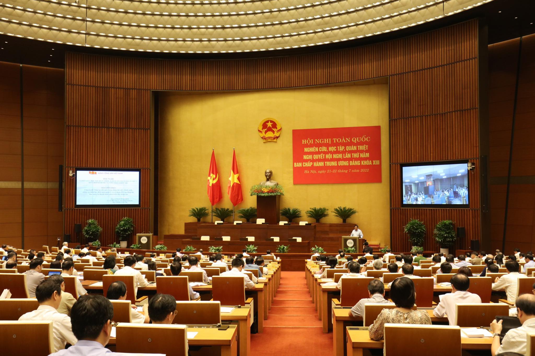         Đất đai đặc biệt quan trọng, hệ trọng đối với sự ổn định, phát triển bền vững đất nước    