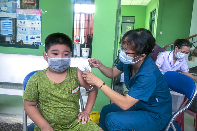 Đẩy nhanh tiến độ tiêm vắc xin cho học sinh