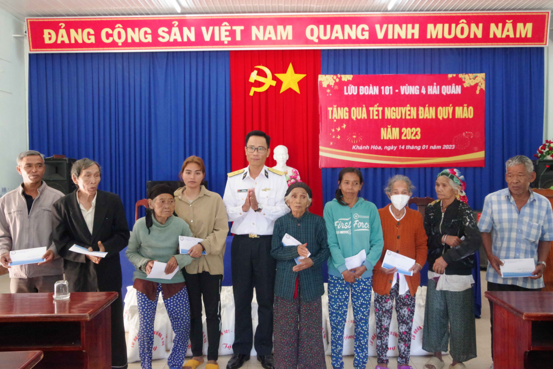 Lữ đoàn 101, Vùng 4 Hải quân: Thực hiện tốt công tác dân vận
