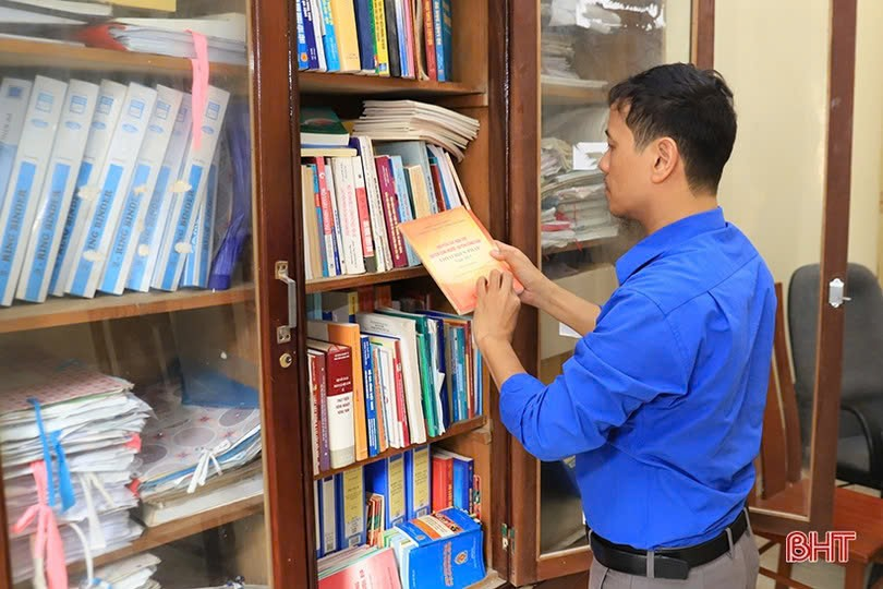 Tư tưởng Hồ Chí Minh về pháp luật và vận dụng nhằm nâng cao ý thức pháp luật của cán bộ cấp cơ sở