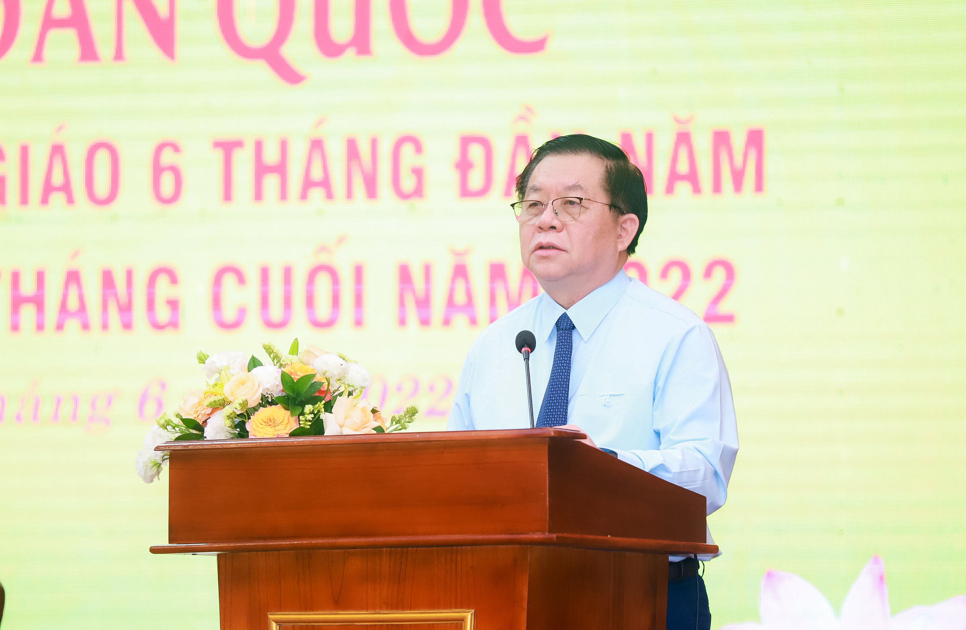 Tập trung tham mưu cho cấp ủy đảng tăng cường lãnh đạo, chỉ đạo công tác xây dựng đảng về chính trị, tư tưởng, đạo đức